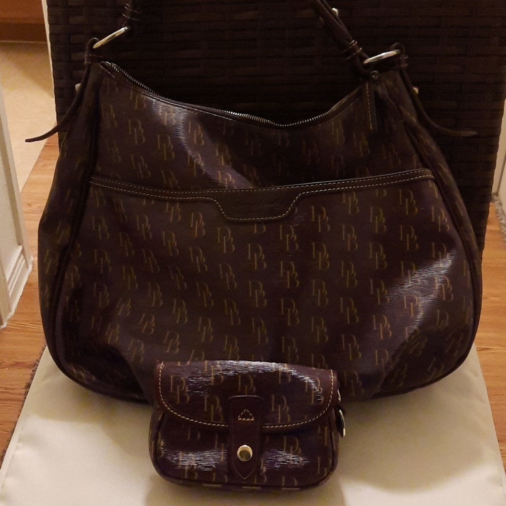 Authentic Dooney bag and matching change purse